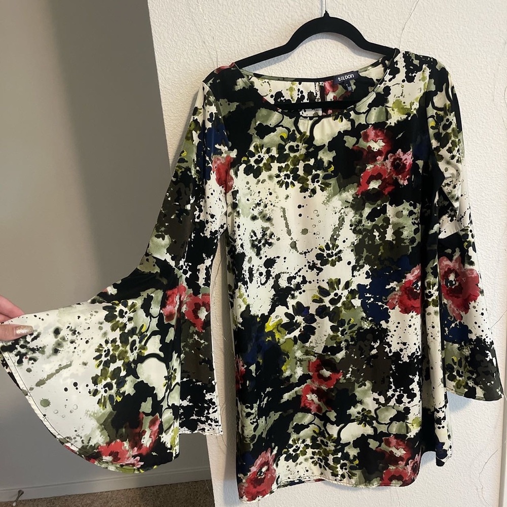 *Free Gift W Purchase* Tildon dress with bell bottom sleeves from Nordstrom Sz M